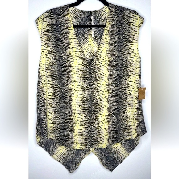 NWT Rachel Roy Snake Print v neck Top Blouse Chevron flowy shirt size small - Picture 1 of 6